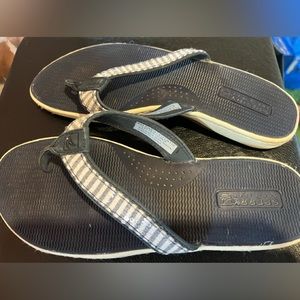 Sperry boating flip flops